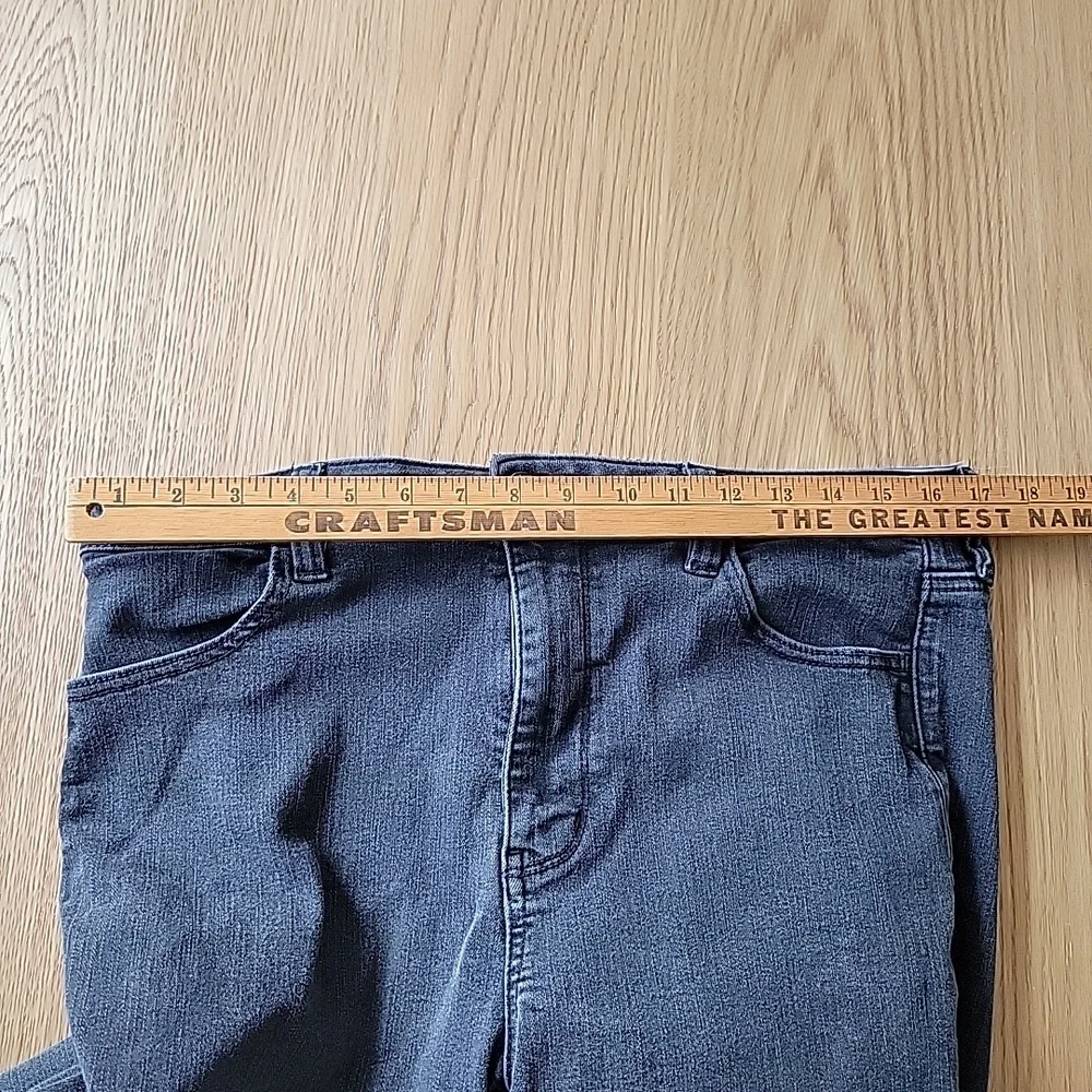 American Eagle Outfitters stylish straight